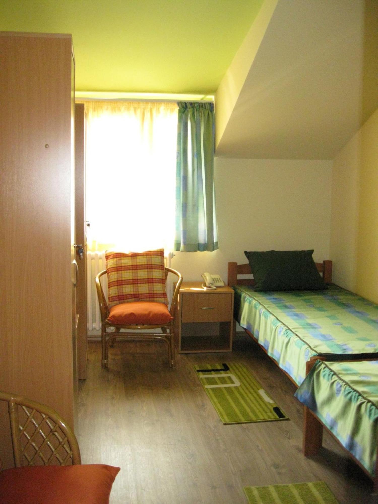 Hostel Oasis Belgrade Exterior photo
